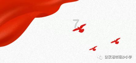 国王夫妇贺年卡，苏提达挽手泰王甜美微笑，没注意只戴了一只耳环